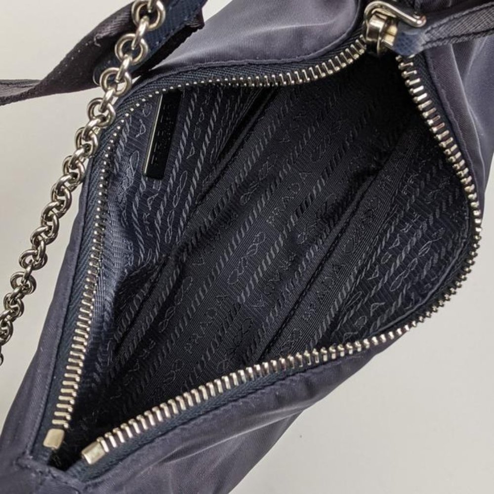 SOLD Prada Navy Nylon Re-Edition 2005 Bag - Picture 4 of 7